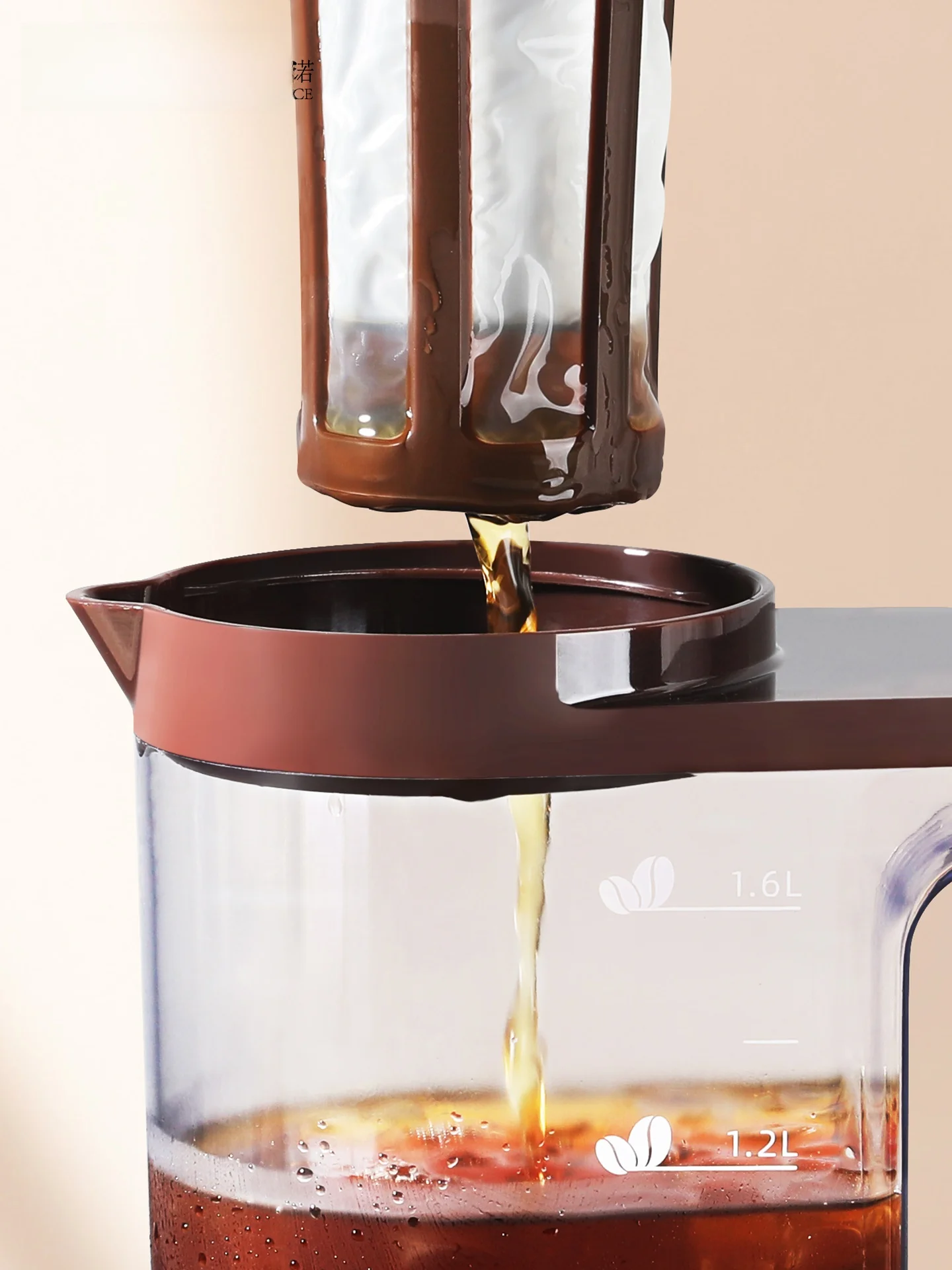 Grote plastic koude-brew koffi - Coffee Equipment recensie en prijs